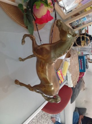 Caballo de bronce decorativo