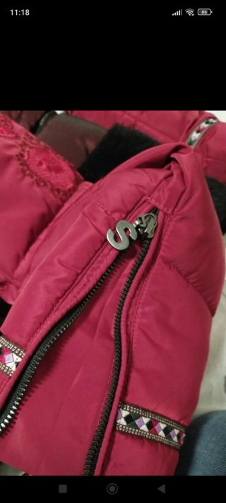 Parka Desigual acolchada roja y negra Talla S