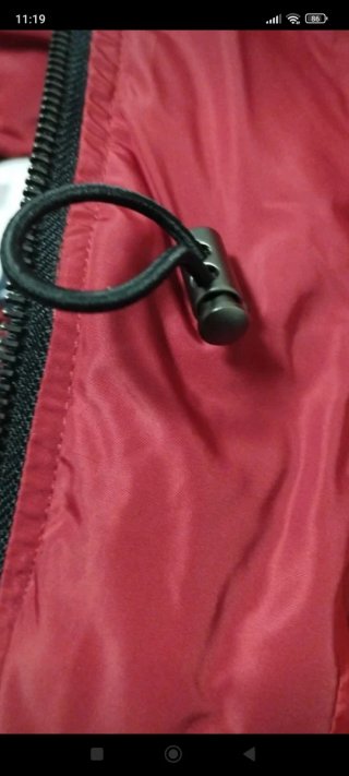 Parka Desigual acolchada roja y negra Talla S