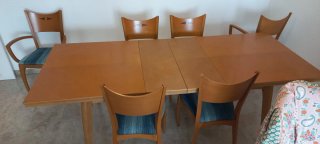 Mesa extensible con 6 sillas de madera