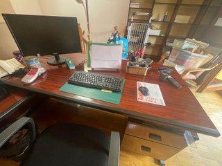 Muebles de despacho: estanterías y mesa