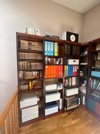 Muebles de despacho: estanterías y mesa