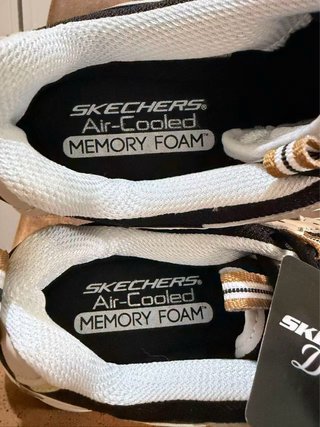 Zapatillas Skechers D’Lites 3 beige y negras