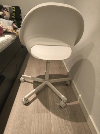 Silla de oficina blanca
