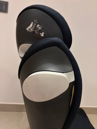 Silla de coche Cybex negra.