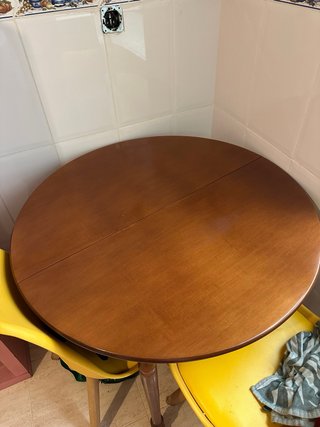 Mesa redonda de madera extensible