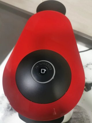 Cafetera Nespresso Vertuo Plus Roja