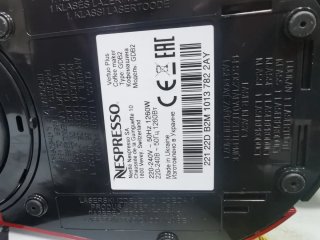 Cafetera Nespresso Vertuo Plus Roja