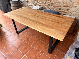 Mesa de Comedor de Madera y Metal
