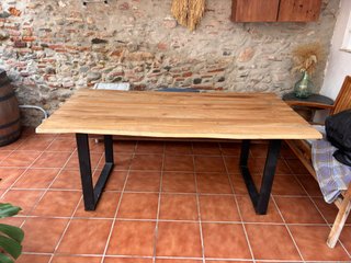Mesa de Comedor de Madera y Metal