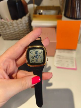 Reloj Digital Tous Negro y Dorado