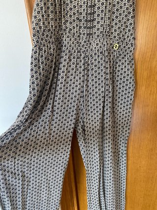 Mono estampado beige y negro