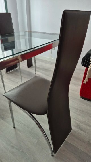 Mesa comedor cristal y madera. Sillas en opción