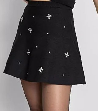 Falda negra con brillantes