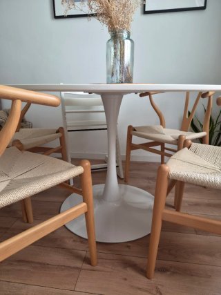 Mesa de Comedor Redonda Blanca estilo Tulip.
