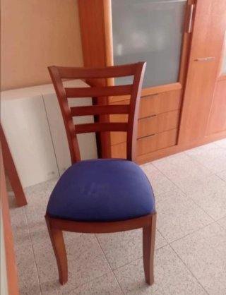 Silla de comedor de madera y tela azul