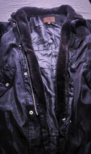 Parka larga color negro Talla XL