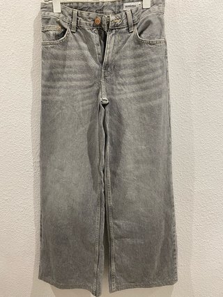 Vaqueros Bershka grises anchos