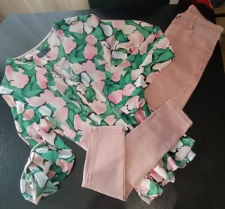Conjunto de Blusa Estampada y Pantalón