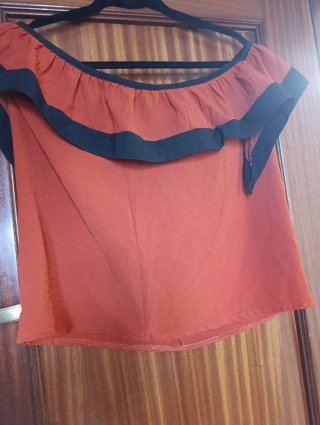 Blusa coral con volante