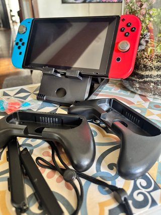 Nintendo Switch Azul y Rojo con Accesorios