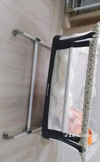 Cuna de viaje con estampado de estrellas