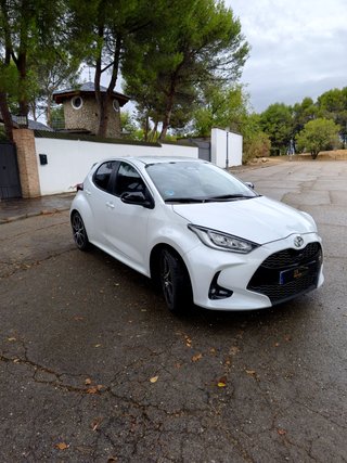 TOYOTA YARIS GR SPORT - 2 Mantenimientos Incluidos