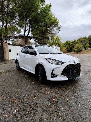 TOYOTA YARIS GR SPORT - 2 Mantenimientos Incluidos