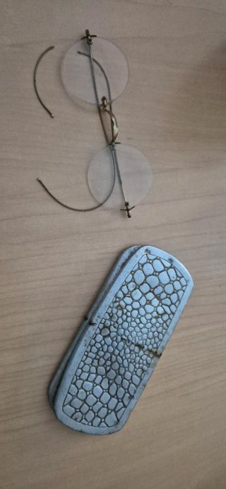 Gafas Antiguas con Estuche