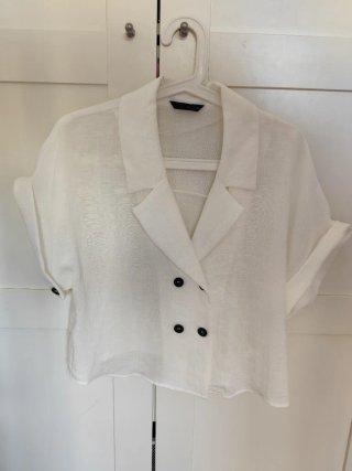 Camisa de manga corta Zara blanca. Una única puest