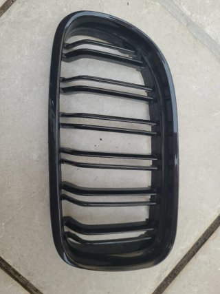 Rejilla de Capó para BMW Serie 3. Lado izquierdo.