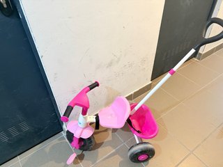 Triciclo para primeros pasos rosa