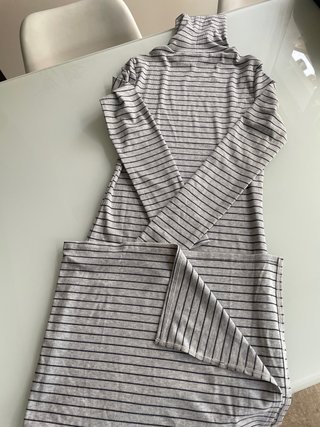 Vestido Ceñido de Cuello Alto a Rayas