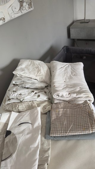 Cuna Kinderkraft nueva con Colchón y sabanas