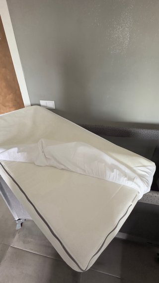 Cuna Kinderkraft nueva con Colchón y sabanas