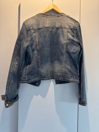 Giacca di jeans decorata Veste una L