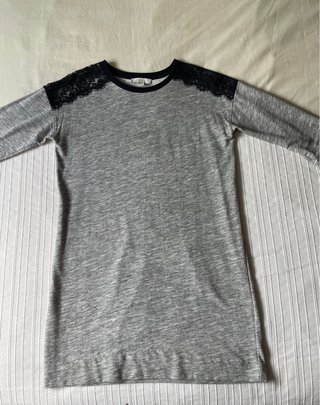 Vestido Cortefiel mujer gris con encaje negro