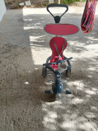 Triciclo infantil con manillar