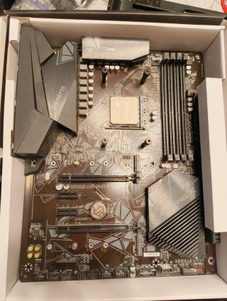 Gigabyte B550 gaming X V2, Ryzen7 5700X, disipador