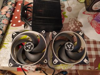 Gigabyte B550 gaming X V2, Ryzen7 5700X, disipador