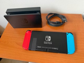 Nintendo Switch con Joy-Con Azul y Rojo