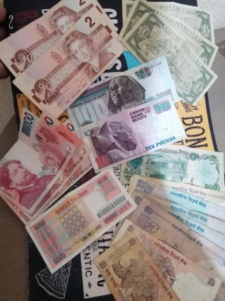 19 Billetes  Canadá, Egipto, Líbano, India,Cuba.
