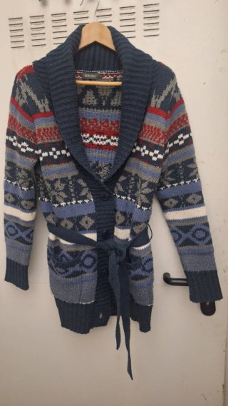Chaqueta New Saks con grecas y cinturón