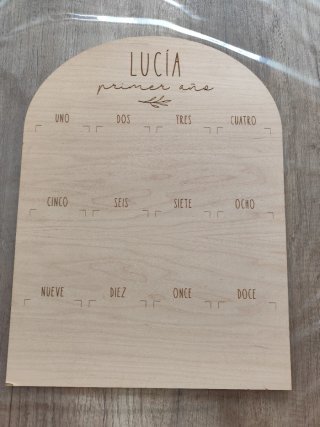 Panel madera primer año Lucía. Marca vintiun.