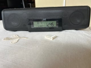 Radio Despertador JVC con Base para iPod