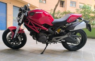 Ducati Monster 696 Roja