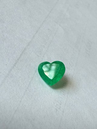 Esmeralda Natural 2,29 ct Forma Corazón