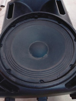 Altavoces Behringer Negros