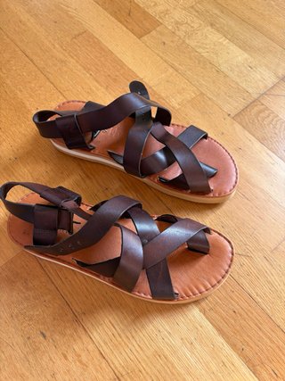 Sandalias de piel marrón Talla 44 (marca Soriano)