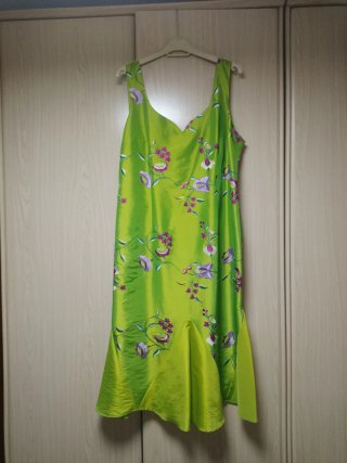 Vestido fiesta bordado verde con chaqueta